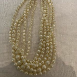 NWT faux pearl/bead layered necklace